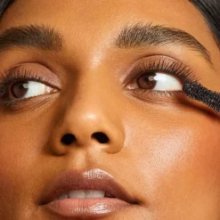 Fullest Voluminizing Mascara - ILIA - schwarze Wimperntusche