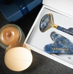 Gua Sha und Gesichts-Roller aus blauem Sodalith als kombiniertes Anti-Aging Kit