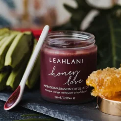 Honey Love - Sanftes Peeling aus Fruchtsäuren, entgiftender Tonerde und mineralischen Kristallen und heilendem Honig