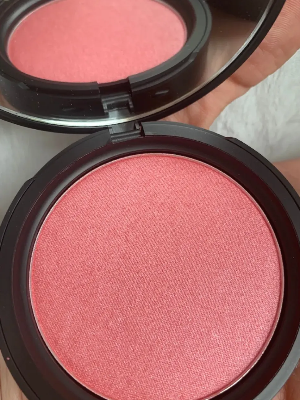 Luminescence ~ strahlendes Rouge und Highlighter in einem, in 2 Nuancen